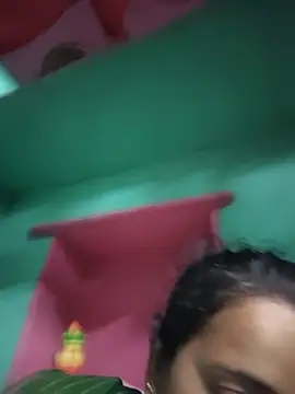 Snapshot of Reena_lodha chatting on May 17, 10:39 pm Reena lodha online show from May 17, 10:39 pm
