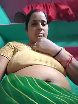 Snapshot of Reena_lodha chatting on May 23, 6:18 am Reena lodha online show from May 23, 6:18 am