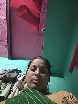 Snapshot of Reena_lodha chatting on May 27, 9:34 pm Reena lodha online show from May 27, 9:34 pm