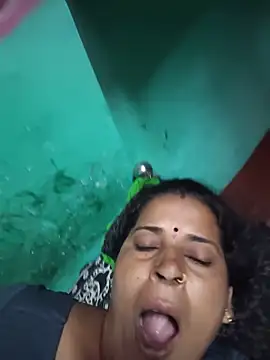 Snapshot of Reena_lodha chatting on June 10, 11:03 pm Reena lodha online show from June 10, 11:03 pm