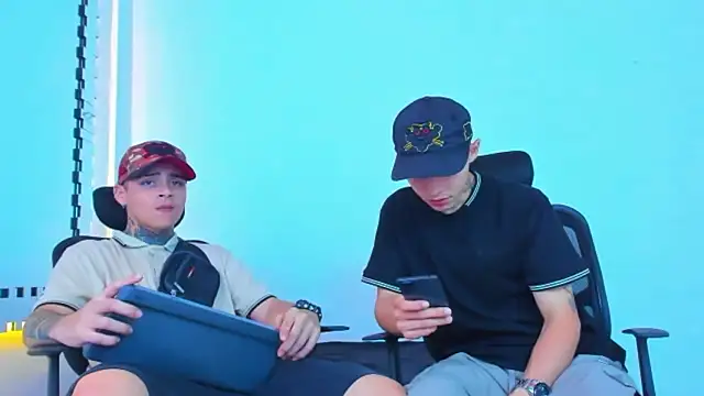 Snapshot of Thomas-Wil chatting on January 11, 5:18 pm Thomas-Wil online show from January 11, 5:18 pm