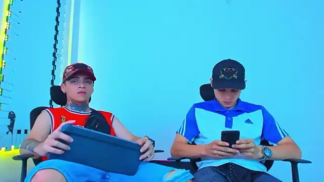 Snapshot of Thomas-Wil chatting on January 12, 9:31 pm Thomas-Wil online show from January 12, 9:31 pm