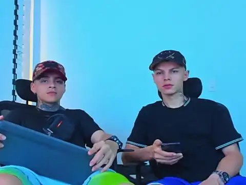 Snapshot of Thomas-Wil chatting on January 18, 2:26 am Thomas-Wil online show from January 18, 2:26 am