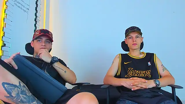 Snapshot of Thomas-Wil chatting on February 5, 3:33 am Thomas-Wil online show from February 5, 3:33 am