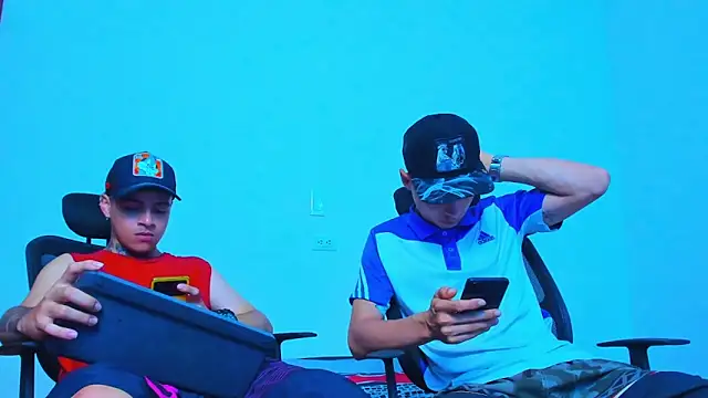 Snapshot of Thomas-Wil chatting on March 16, 12:42 pm Thomas-Wil online show from March 16, 12:42 pm