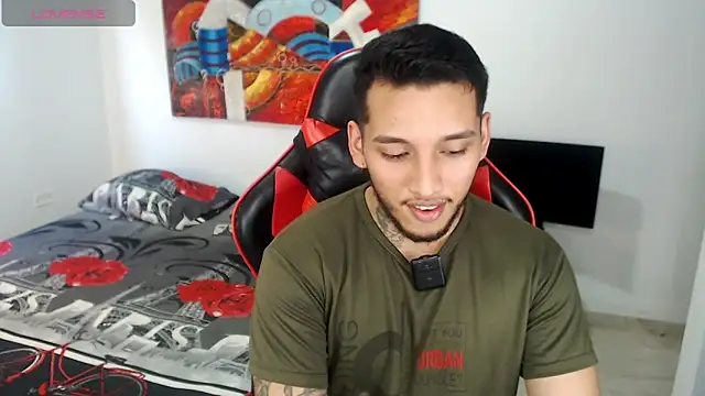 EvanVelvet online show from March 1, 9:39 pm