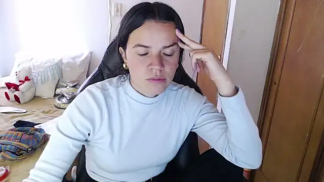 Shanel Lozano online show from February 3, 7:30 pm