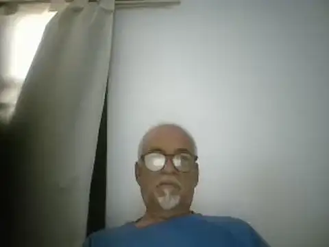 Snapshot of Patyman chatting on April 16, 9:15 pm Patyman online show from April 16, 9:15 pm
