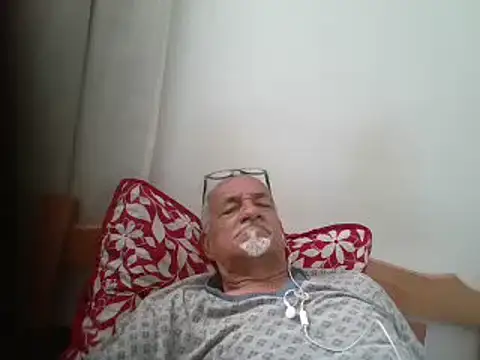 Snapshot of Patyman chatting on April 30, 8:57 pm Patyman online show from April 30, 8:57 pm