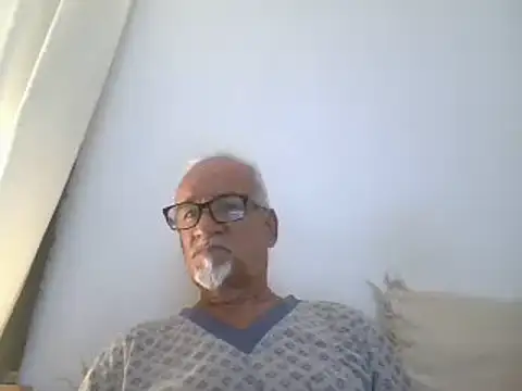 Snapshot of Patyman chatting on May 4, 2:51 am Patyman online show from May 4, 2:51 am
