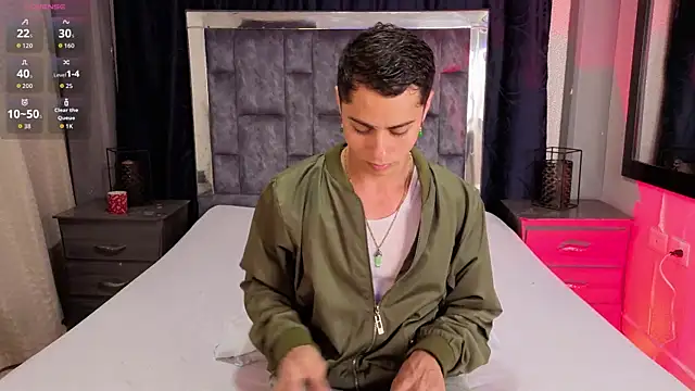 Snapshot of LeoMonnroe chatting on June 13, 7:45 pm LeoMonnroe online show from June 13, 7:45 pm