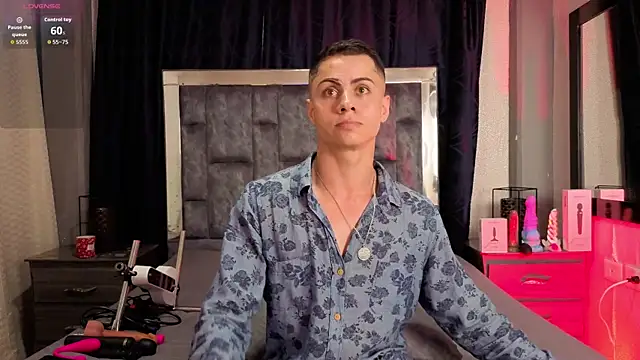 Snapshot of LeoMonnroe chatting on July 10, 9:17 pm LeoMonnroe online show from July 10, 9:17 pm