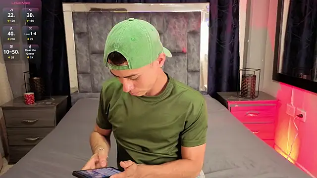 Snapshot of LeoMonnroe chatting on July 15, 9:09 pm LeoMonnroe online show from July 15, 9:09 pm