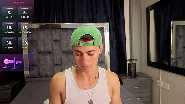 Snapshot of LeoMonnroe chatting on July 23, 1:58 am LeoMonnroe online show from July 23, 1:58 am