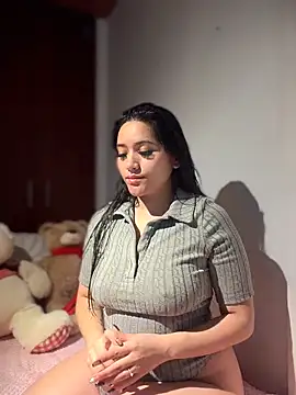 Veronica Wins  online show from June 9, 11:55 am