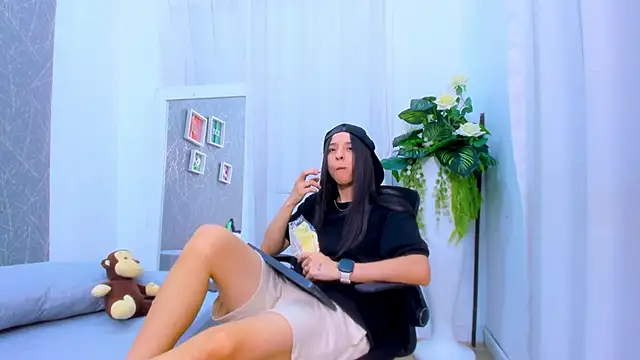 ViictoriiaSaenz online show from February 4, 4:40 am