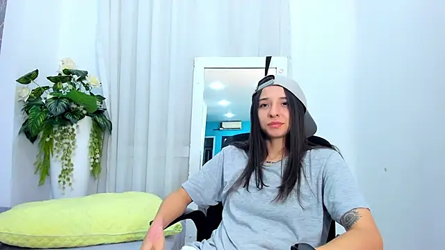 ViictoriiaSaenz online show from May 1, 5:12 am