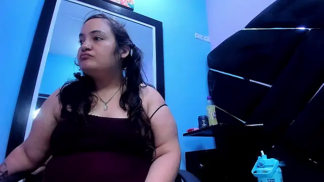 Snapshot of MiaRouss69 chatting on May 6, 10:04 pm MiaRouss69 online show from May 6, 10:04 pm