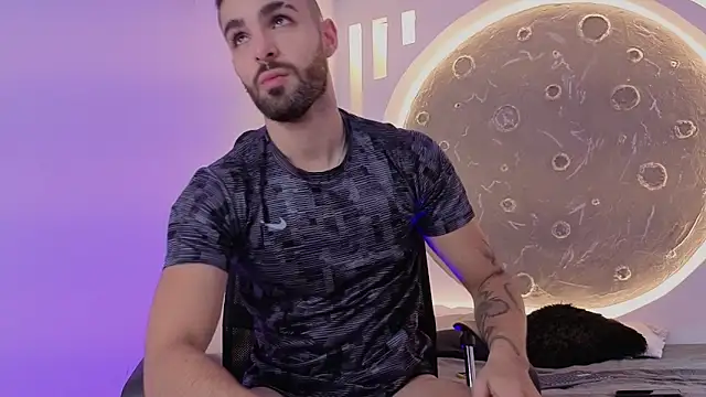 Snapshot of Apolo_lux1 chatting on June 1, 7:59 pm Apolo lux1 online show from June 1, 7:59 pm
