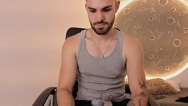 Snapshot of Apolo_lux1 chatting on June 3, 8:14 pm Apolo lux1 online show from June 3, 8:14 pm