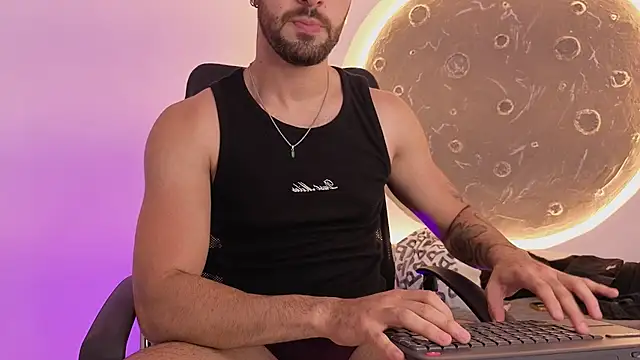 Snapshot of Apolo_lux1 chatting on June 7, 7:50 pm Apolo lux1 online show from June 7, 7:50 pm