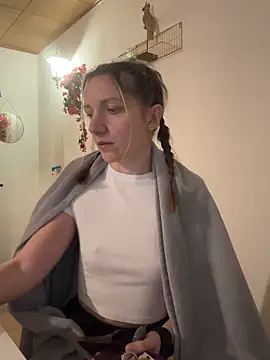 Snapshot of Marina_und_Jayden chatting on February 5, 10:58 pm Marina und Jayden online show from February 5, 10:58 pm