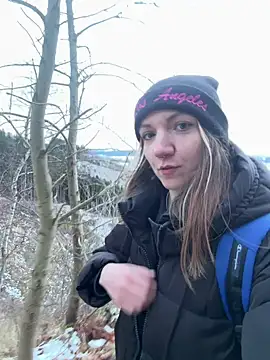 Snapshot of Marina_und_Jayden chatting on February 16, 4:25 pm Marina und Jayden online show from February 16, 4:25 pm