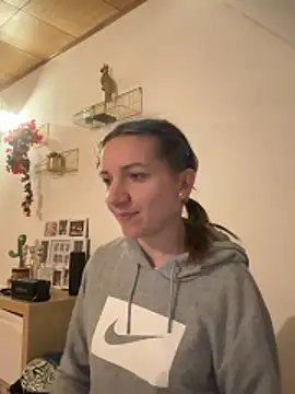 Snapshot of Marina_und_Jayden chatting on March 15, 9:43 pm Marina und Jayden online show from March 15, 9:43 pm