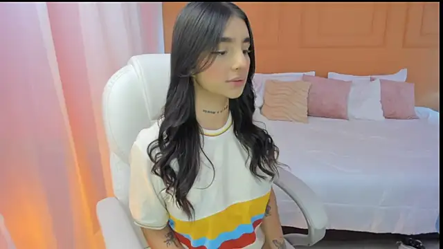 Snapshot of Abriil_cutee chatting on June 13, 2:15 pm Abriil cutee online show from June 13, 2:15 pm