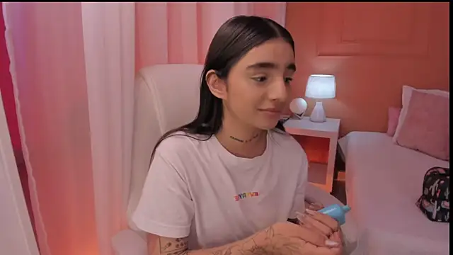 Snapshot of Abriil_cutee chatting on June 16, 2:30 pm Abriil cutee online show from June 16, 2:30 pm