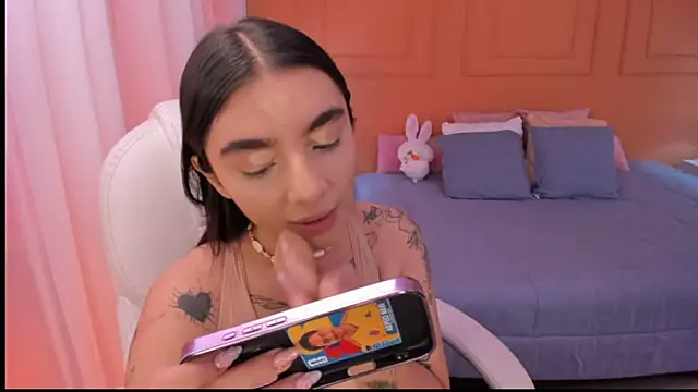 Snapshot of Abriil_cutee chatting on June 19, 2:32 pm Abriil cutee online show from June 19, 2:32 pm