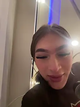 lizz lunna online show from April 28, 3:44 am