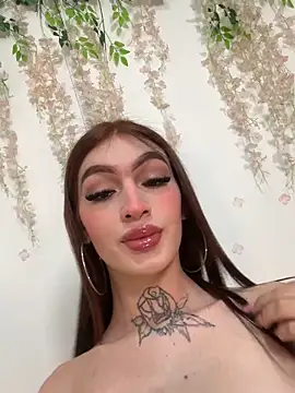 lizz lunna online show from May 13, 9:00 pm