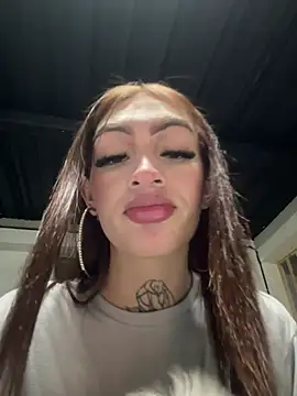 lizz lunna online show from May 27, 2:19 am