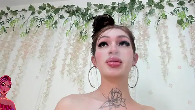 lizz lunna online show from June 3, 8:47 pm