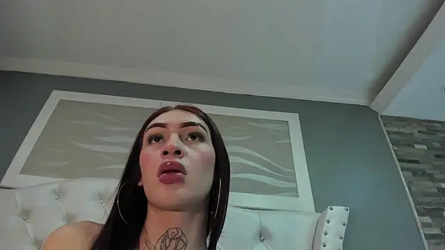 lizz lunna online show from July 24, 8:07 pm