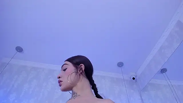 lizz lunna online show from August 1, 8:08 pm