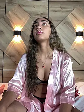 Snapshot of LeslyCooper1 chatting on January 17, 12:32 pm LeslyCooper1 online show from January 17, 12:32 pm