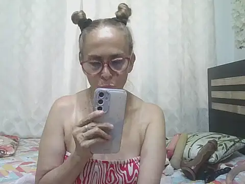 Snapshot of ZAMY1 chatting on May 6, 10:26 pm ZAMY1 online show from May 6, 10:26 pm