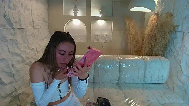 Snapshot of katalina_r_ chatting on May 23, 8:24 pm katalina r online show from May 23, 8:24 pm
