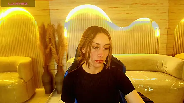 Snapshot of katalina_r_ chatting on June 20, 2:58 am katalina r online show from June 20, 2:58 am