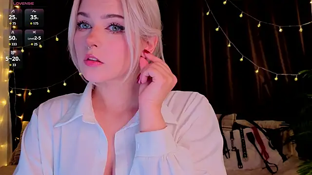 ShyniAlice online show from April 25, 2:58 am