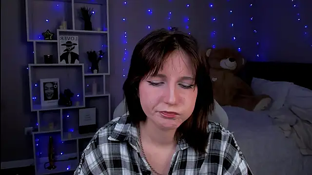KikaOsterman online show from April 26, 8:12 am