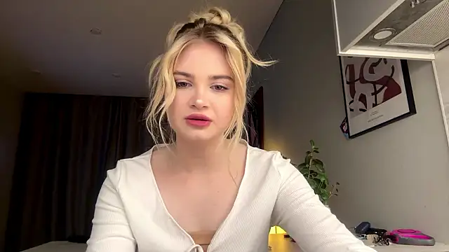 KariJarecke online show from March 14, 2:11 pm