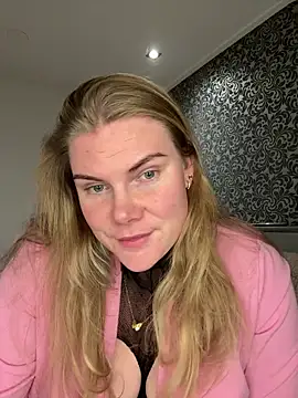 SexyBlondJoanna online show from February 21, 5:58 pm