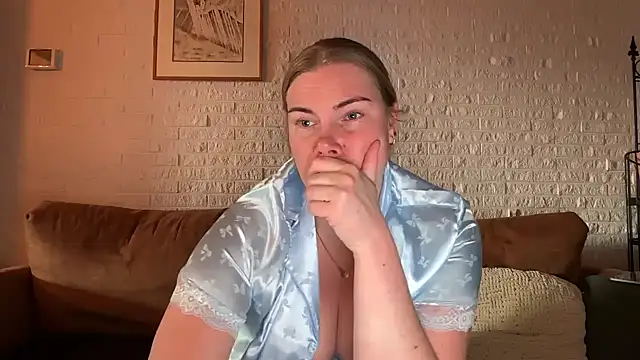 SexyBlondJoanna online show from March 16, 8:18 am