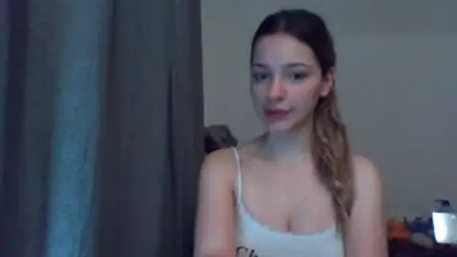 Snapshot of EvelineMagnetic chatting on June 15, 8:33 pm EvelineMagnetic online show from June 15, 8:33 pm