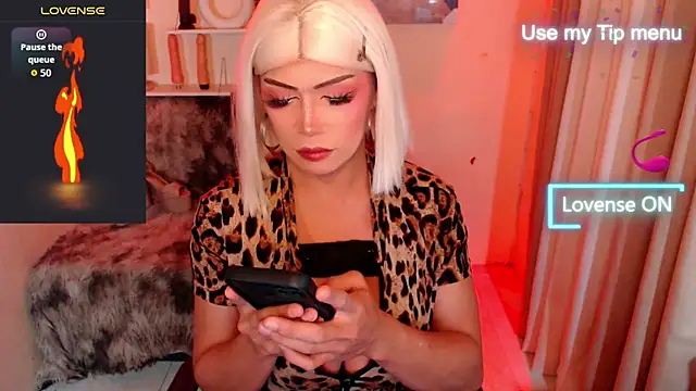 Snapshot of deliciousClaire chatting on June 25, 5:12 am deliciousClaire online show from June 25, 5:12 am