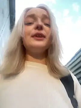 aka Blonde online show from May 8, 12:43 pm
