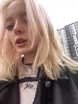 aka Blonde online show from May 15, 8:21 am